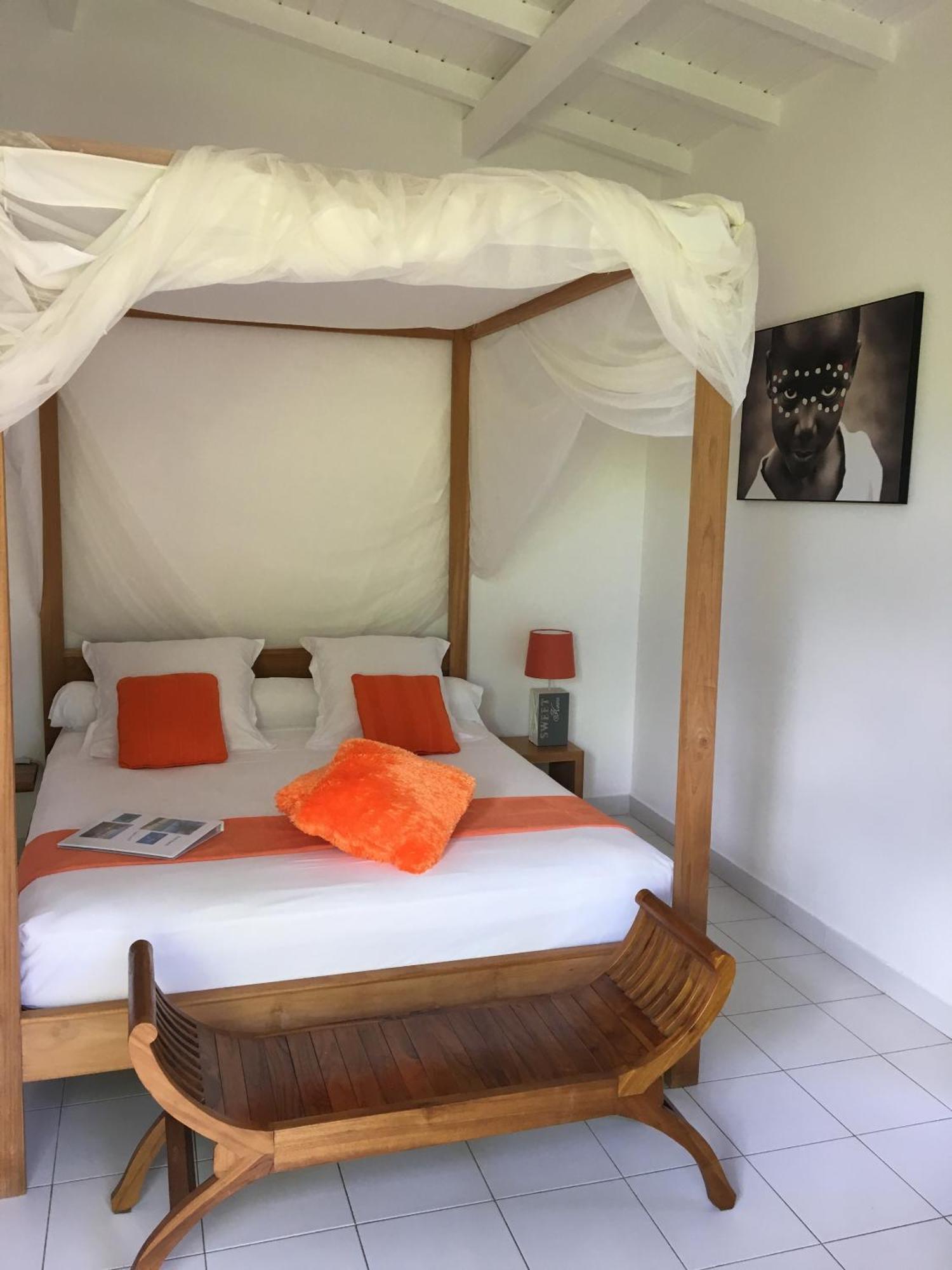 D'hotes Chez Flo Bed & Breakfast